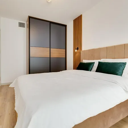 29th Floor - Skyline Serenity & - Exclusive Apartment *